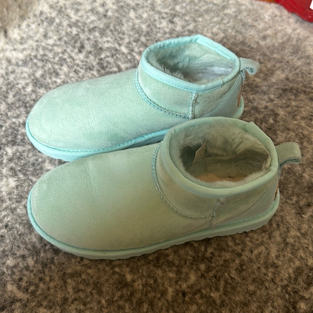 Ugg ice blue minis